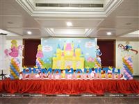 A stage setup for twins, a Little Prince & Princess with a lot of pomp and show to have a grand 1st birthday for the young ones. 