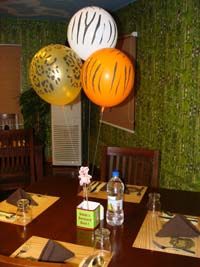 Box type centerpiece with balloons
